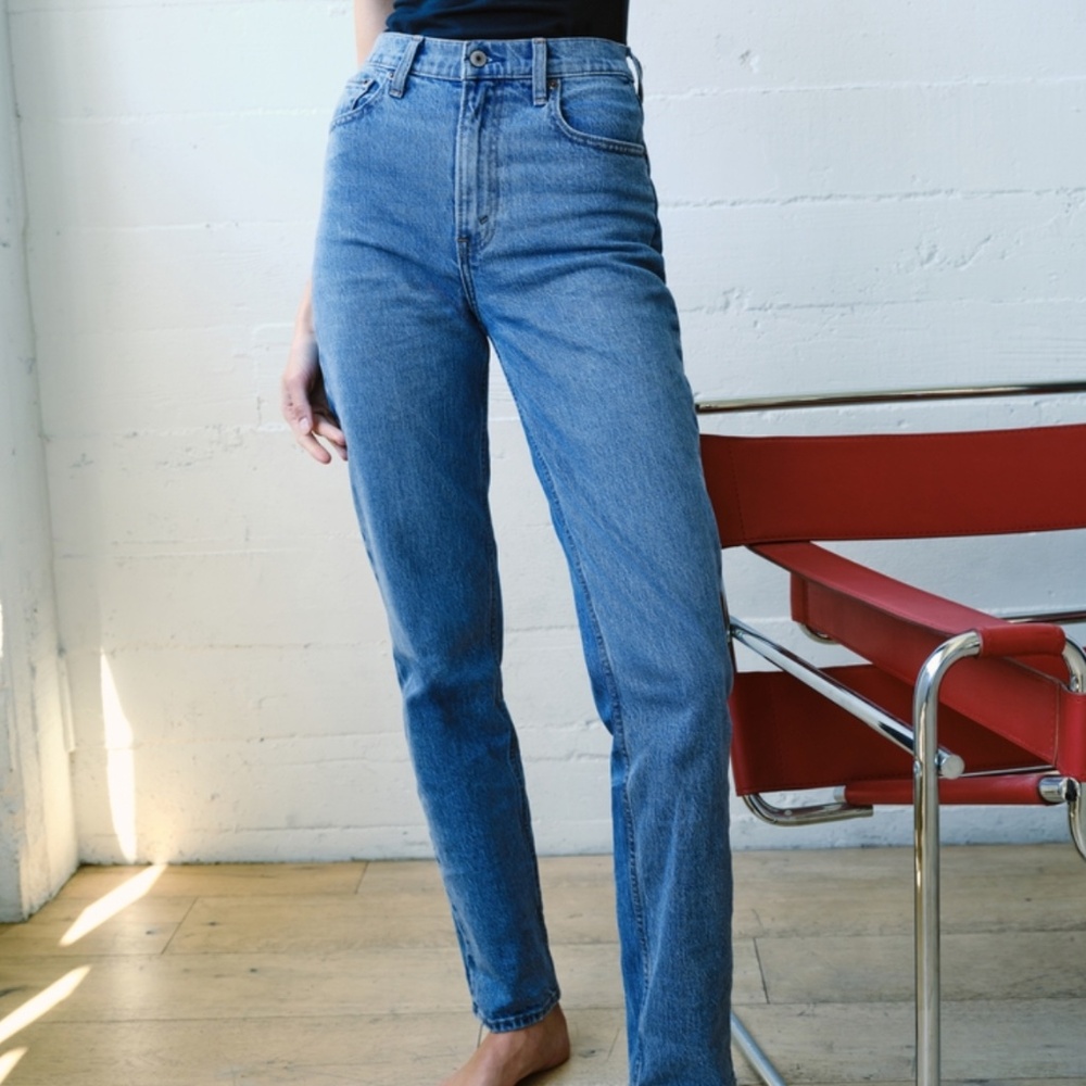 Abercrombie 90s Straight Ultra High Rise